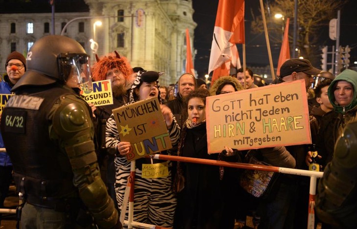 Thousands march against PEGIDA in Germany - ảnh 1